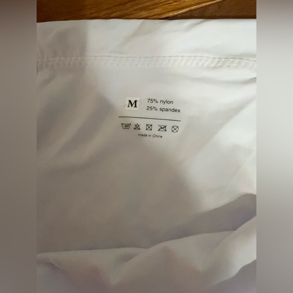 Elegant White Strapless Dress - Picture 2 of 3